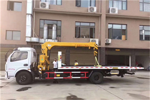 都兰附近汽车轮胎更换